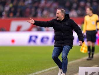 Nach dem 2:1-Erfolg gegen St. Pauli äußert sich FCA-Coach Manuel Baum zum strittigen Elfmeter für die Kiez-Kicker in der ersten Halbzeit. Der 46-Jährige hat zu dieser Situation eine klare Meinung.