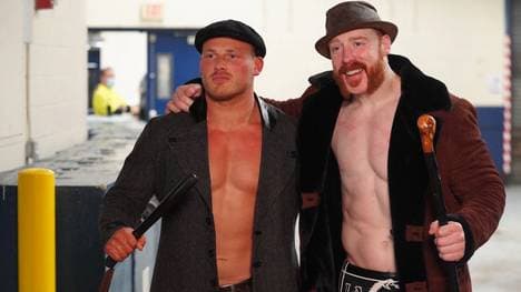 Ridge Holland (l.) verbündete sich bei WWE SmackDown mit Sheamus