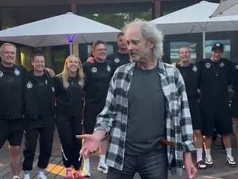 Nationalspielerin Linda Dallmann spricht im SPORT1-Podcast "Deep Dive" über den Auftritt von Wolfgang Petry im DFB-Camp.