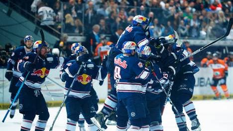 EHC Red Bull Muenchen v Grizzlys Wolfsburg
