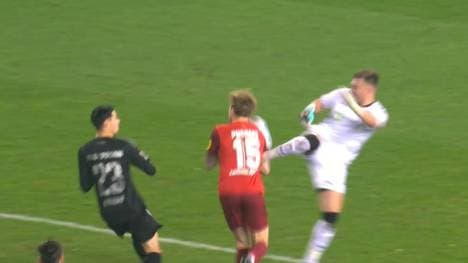 Diese Szene sorgen für VAR-Diskussionen im Topspiel