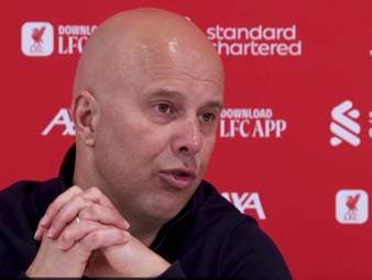 Nach dem 5:2-Sieg gegen West Ham äußert sich Liverpool-Trainer Arne Slot zur Rückenverletzung von Florian Wirtz. Die Rückkehr des Deutschen verzögert sich, auch ein Einsatz gegen die Wolves wackelt.