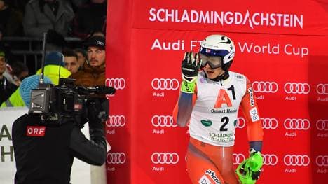 Henrik Kristoffersen ist nach der Schneeball-Attacke auf ihn im Ziel in höchstem Maße erbost