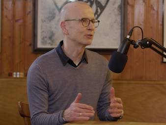 Im SPORT1-Podcast "DEEP DIVE" erklärt Lothar Linz am Beispiel von Aline Rotter-Focken, wie Angstüberwindung auf dem Weg zum Erfolg helfen kann.