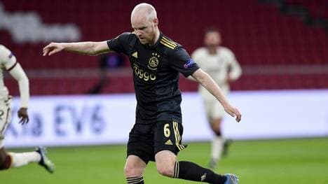 Davy Klaassen von Feuerzeug getroffen