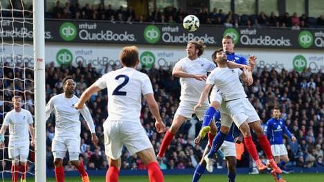 Robert Huth von Leicester City erzielt ein Tor