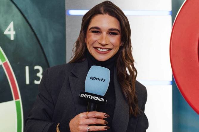 DARTS-WM: JANA WOSNITZA FEIERT IHR COMEBACK AUF SPORT1