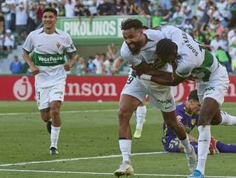 Elche steigt in La Liga auf