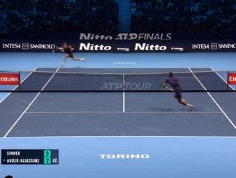 Jannik Sinner gewinnt sein Auftaktmatch bei den ATP Finals in Turin gegen Félix Auger-Aliassime. Am Anfang ist es noch ein Kraftakt für den Italiener, doch am Ende wird es deutlich.