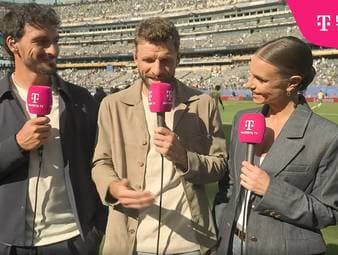 Magenta-Experte Thomas Müller ist fassungslos, dass die Grätsche von Sadio Mané an Kylian Mbappé nicht als Elfmeter gewertet wird.