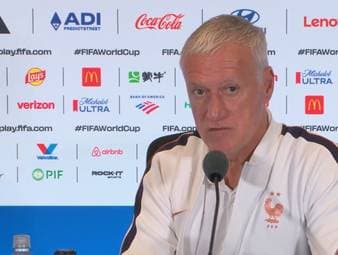 Frankreichs Trainer Didier Deschamps gibt sich vor dem Viertelfinale gegen Marokko gelassen vor der brisanten Besetzung eines argentinischen Schiedsrichterteams: Der Gegner heiße Marokko.