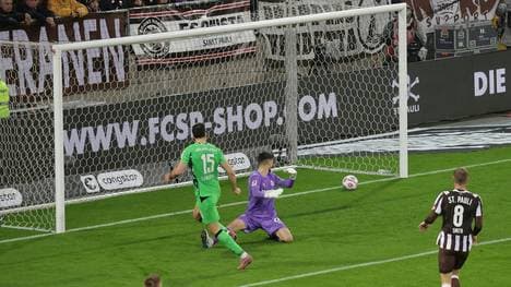 Haris Tabakovic trifft zum 2:0 gegen St. Pauli