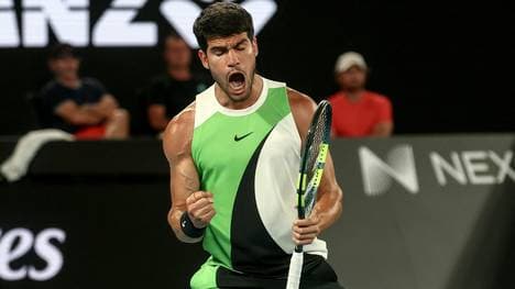 Alcaraz lässt die Muskeln spielen