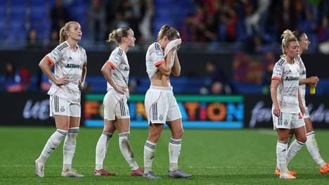 Enttäusche Münchnerinnen nach dem 1:7 in Barcelona