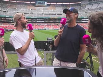 Schon bevor die WM überhaupt losgeht, sorgt das Magenta-Quartett JBK, Müller, Klopp und Kaulitz für ordentlich Lacher und Spaß am Mikrofon.