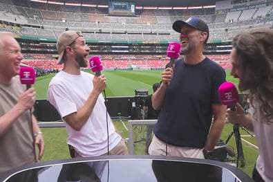 Ein Satz reicht: Klopp und Müller brechen in Gelächter aus