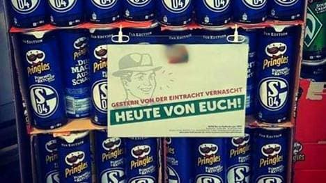 Dieser Supermarkt ruft dazu auf, den FC Schalke 04 zu vernaschen