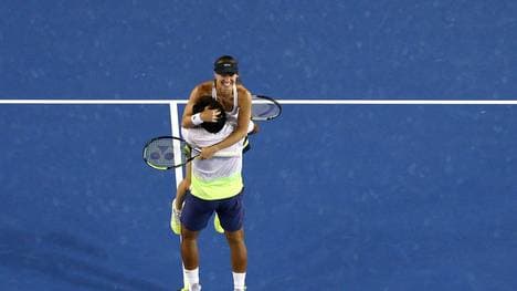 Martina Hingis und Leander Paes freuen sich über ihren Finalsieg