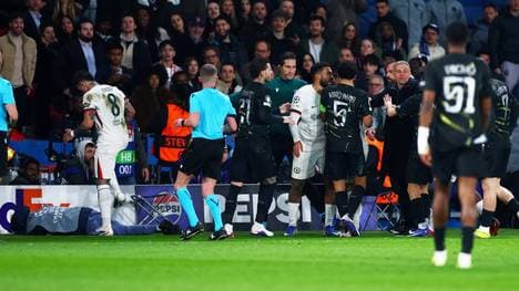 Ein Pariser Balljunge löste eine Rudelbildung aus