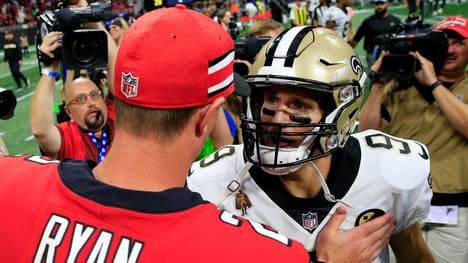 Drew Brees (r.) und Matt Ryan lieferten im direkten Duell ein Spektakel
