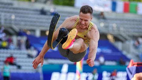 Rehm springt 8,49 Meter weit und verteidigt Gold