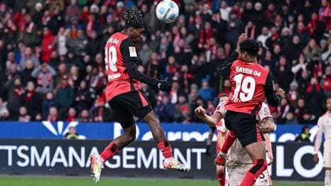 Jeremie Frimpong trägt das Trikot von Bayer Leverkusen