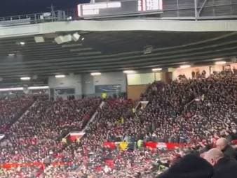 Nach sehr erfolgreichen Zeiten bei Manchester United zu Beginn seiner Karriere gab es für Cristiano Ronaldo und United kein gutes Ende, die Fans sind froh über die Vertragsauflösung des Superstars. 