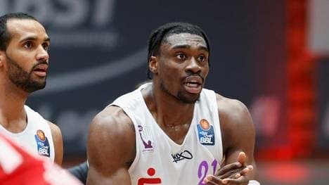Tai Odiase (r.) wechselt zu den EWE Baskets Oldenburg 