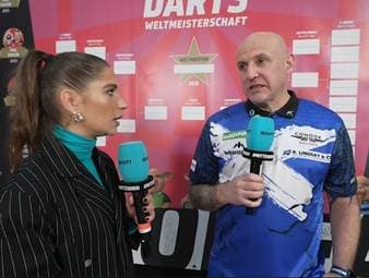 Alan Soutar gewinnt sein Auftaktmatch gegen Teemu Harju und vergibt dabei 15 Matchdarts. Im Interview mit SPORT1 erklärt er die Gründe für dieses Drama.