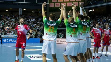 Fabian van Olphen (l.) hat sich einen Kreuzbandriss zugezogen 