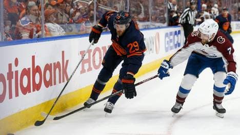 Draisaitl (l.) spielt seit 2014 für die Edmonton Oilers