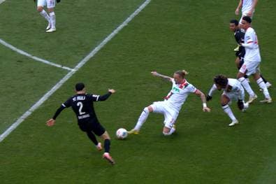 "Kopfschütteln!" Elfer sorgt für Fassungslosigkeit im Dopa