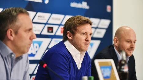 Julian Nagelsmann (M.) äußert sich zu Hoffenheims Pokalauftakt bei Rot-Weiß Erfurt
