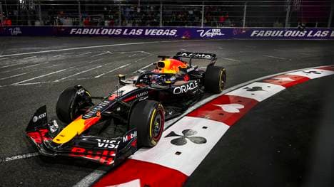 Max Verstappen im zweiten Training, welches doppelt unterbrochen werden musste