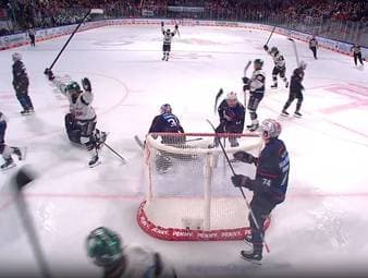 Am ersten Spieltag der Deutschen Eishockey Liga nach einer 14-tägigen Pause haben die Eisbären Berlin bei den Nürnberg Ice Tigers im Shootout gewonnen. Nach regulärer Spielzeit und Overtime stand es 4:4.