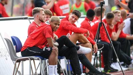 Ismail Jakobs (vorne) wechselt zur AS Monaco