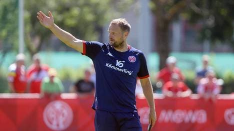 Bo Svensson feiert mit Mainz einen Sieg gegen Newcastle