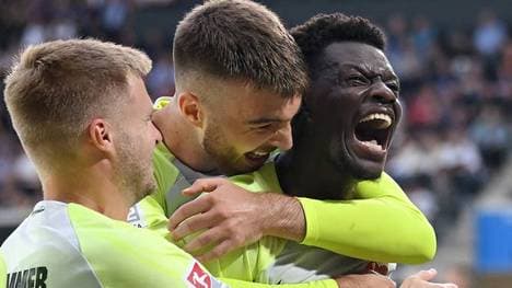 Ragnar Ache (r.) hatte einen Traumstart beim FCK