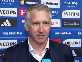 Der FC Schalke 04 lädt zur Jahreshauptversammlung. Im Nachgang spricht Sportvorstand Frank Baumann über Trainer Muslic, den Aufstieg und die harmonische JHV. 