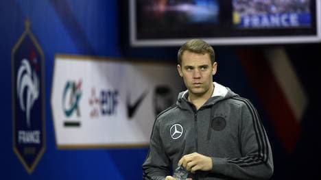 Manuel Neuer war mit dem Team über Nacht in der Kabine