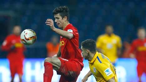 Anthony Losilla (l.) bleibt dem VfL Bochum langfristig erhalten