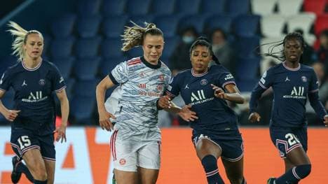 Schüller (2.v.l.) findet das Ausland reizvoll