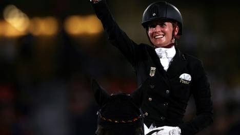 Olympiasiegerin Jessica von Bredow-Werndl siegt