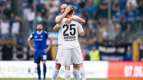 Die Spieler des KFC Uerdingen dürfen jetzt auch offiziell den Aufstieg feiern