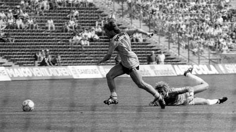 Frank Mill verfehlte am 9. August 1986 das von Jean-Marie Pfaff verlassene Tor