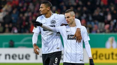 Sebastien Haller und Mijat Gacinovic (r.) erzielten die Tore für Frankfurt