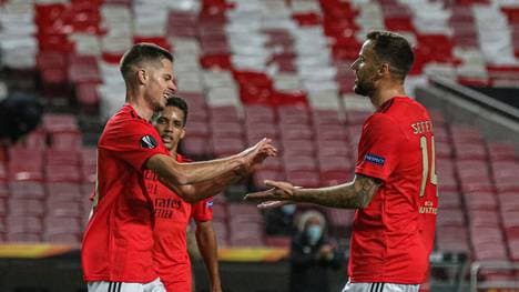 Julian Weigl (l.) erzielte sein erstes Saisontor für Benfica