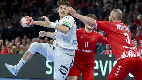 Zähes Ringen in der Schweiz: Julian Köster beim Torwurf