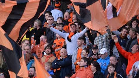 Anhänger von Dundee United feuern ihre Mannschaft an