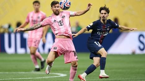 Lionel Messi im Duell mit Vitinha